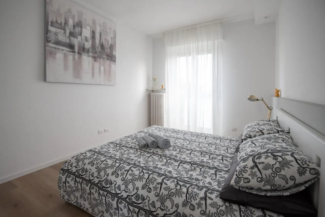 Welcome To Mi - Attico Metro M1 Milan Apartment