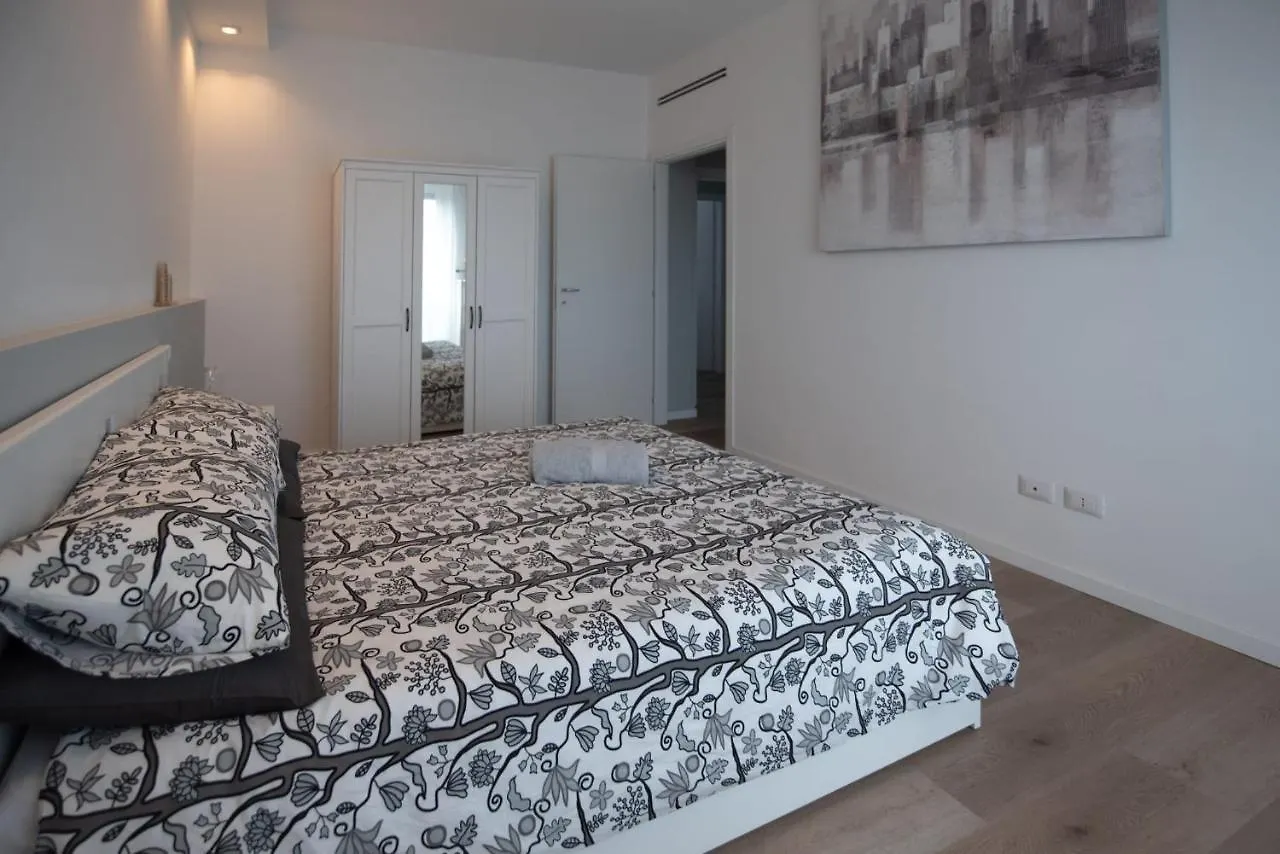 Welcome To Mi - Attico Metro M1 Milan Apartment